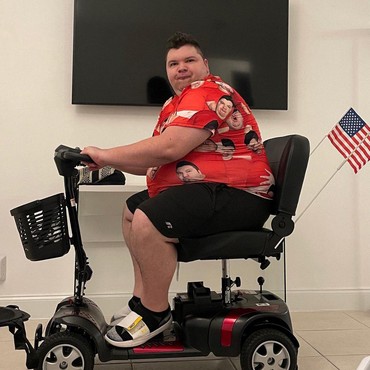 Penampilan Youtuber Mukbang Nikocado Avocado usai Turun BB 113 Kg Bikin Syok