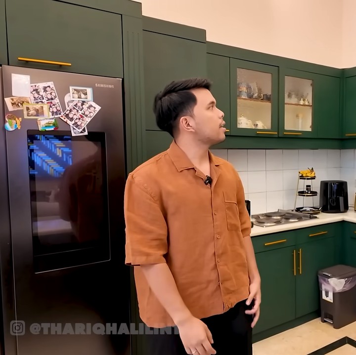 <p>"Kenapa kita renov? Karena kita ingin ada warna baru di rumah. Terus enggak bisa juga kayak mementingkan ide atau <em>taste</em> gue saja di dalam rumah ini, tapi juga harus mementingkan istri juga," paparnya. (Foto: YouTube Thariq Halilintar)</p>
