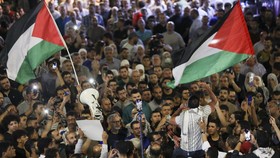 FOTO: Warga Yordania Rayakan Serangan yang Tewaskan 3 Tentara Israel