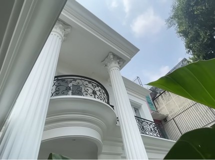 Mewah dan Klasik Bun, Ini 7 Potret Rumah Rp8 M Milik Ivan Gunawan