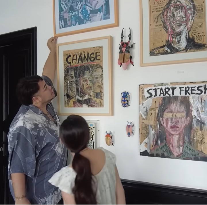 <p>Tak hanya itu, Ivan Gunawan juga gemar mengoleksi berbagai barang antik untuk dijadikan sebagai dekorasi rumah. Beberapa di antaranya juga merupakan lukisan dan <em>wall decor</em> bertema unik. (Foto: YouTube Qiss You TV)</p>