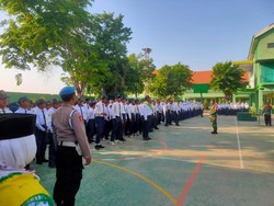 Siswa SMP di Sidoarjo Diedukasi Bahaya Kenakalan Remaja dan Kamtibmas