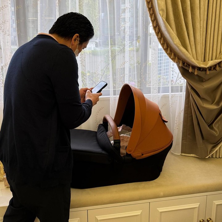 <p>Saat ini Syahrini dan Reino Barack masih asyik menikmati kebahagiaan mereka hingga konsisten menjaga privasi Baby R, Bunda. Foto: Instagram @princessyahrini)</p>