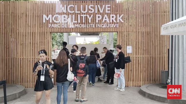 Toyota menampilkan alat transportasi roda dua hingga lebih untuk masa kini dan masa depan selama ajang Olimpiade dan Paralimpiade 2024 di Paris, Prancis.