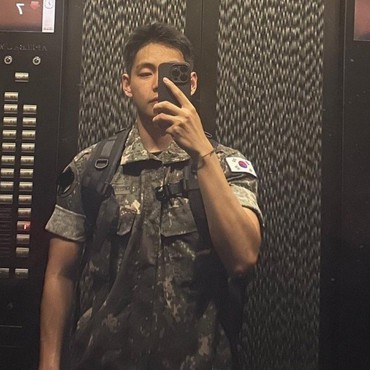 Naik Pangkat Jadi Sersan, V BTS Langsung Jadi Trending