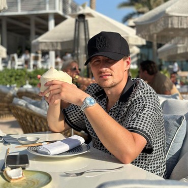 Hindari Emas usai Mualaf, Segini Kekayaan Orang Tajir Inggris Alfie Best