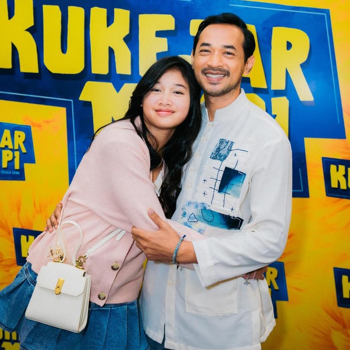 <p>Akshara Isaka Raia merupakan anak sulung sekaligus putri semata wayang Oka Antara. Ia lahir pada 24 Maret 2009 dan telah berusia 15 tahun. (Foto: Instagram @oks_antara)</p>