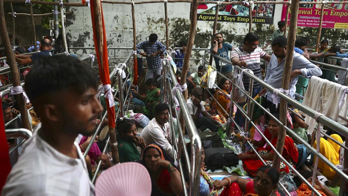 FOTO: Ritual Mandi di India, Doa Pasangan yang Ingin Dapat Momongan