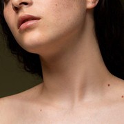 Selain Dehidrasi, Sederet Hal ini Ternyata Dapat Membuat Kulitmu Kering