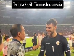 Momen Jokowi Salami Shin Tae-yong dan Skuad Garuda di GBK