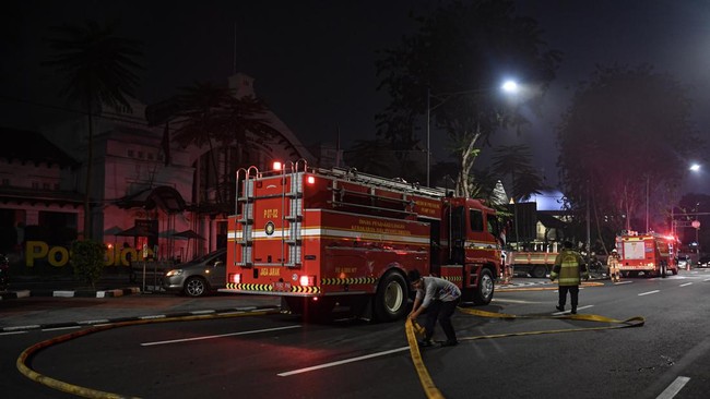 FOTO: Penampakan Kebakaran Pos Bloc Jakarta, Diduga Korsleting Listrik