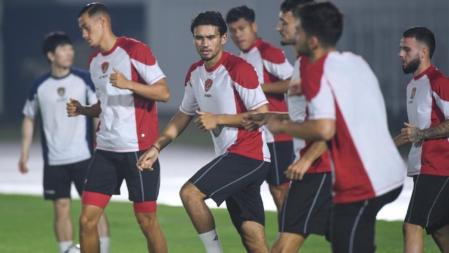 Nathan Tjoe A On memasang muka sangar sembari menyampaikan pesan tegas pentingnya asah skill dan kekompakan tim jelang Timnas Indonesia vs Jepang.