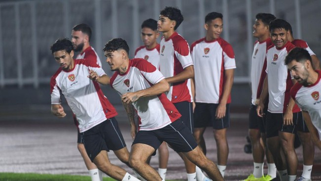 Total 16 pemain Timnas Indonesia telah tiba di Sydney hingga Senin (17/3) siang. Pemain lain dalam perjalanan jelang menghadapi Australia.