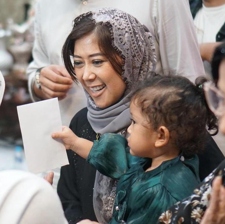 <p>Selamat ulang tahun, Lyora. Kita doakan, semoga harapan Bunda dan Ayahnya dikabulkan Tuhan Yang Maha Esa ya, Bunda. (Foto: Instagram @meutya_hafid)</p>