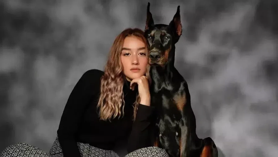 Natasha Ryder Momen Natasha Ryder dengan Anjingnya