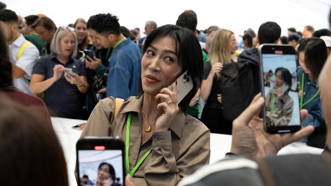 FBI mengeluarkan peringatan buat pengguna iPhone dan Android agar tidak saling bertukar pesan singkat atau SMS. Simak alasannya.