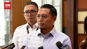 VIDEO: Istana Bantah Paspampres Pukul Warga Usai Swafoto dengan Jokowi