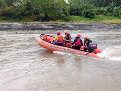 Bocah 10 Tahun di Lahat Terseret Arus Sungai Lematang Saat Mandi