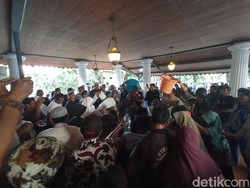 Cerita Muamar Berebut Air di Tradisi Siraman Panjang Keraton Kasepuhan