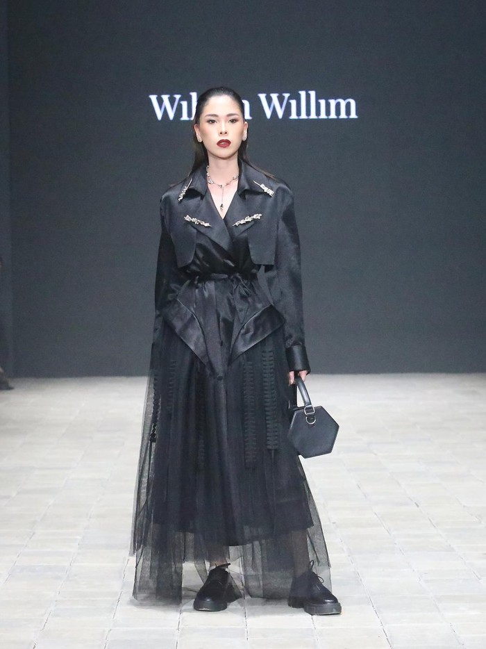 Sementara refined embellishment yang turut tersusun pada busana menambah kesan modis/ Foto: Dok. Wilsen Willim