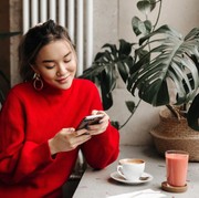 6 Ciri Unik Orang yang Lebih Suka Chat daripada Telepon