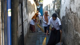 SRC dan Kadin Bersih-bersih Kawasan Kampung Batik Laweyan Surakarta
