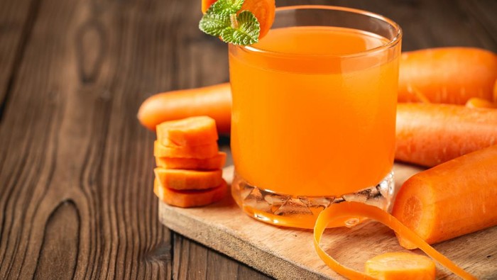 Dalam satu cup jus wortel terdapat 94 kalori dan 9 gram gula/foto: freepik.com/jcomp