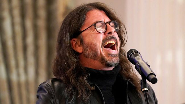 Dave Grohl dilaporkan sudah menyewa pengacara perceraian sebelum pentolan Foo Fighter itu mengumumkan skandal punya anak di luar pernikahan.