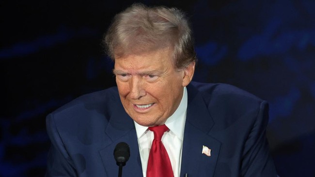 Presiden terpilih AS Donald Trump ingin mencaplok Greenland dari Denmark, bahkan akan menggunakan kekuatan militer untuk mengambil alih pulau terbesar itu.