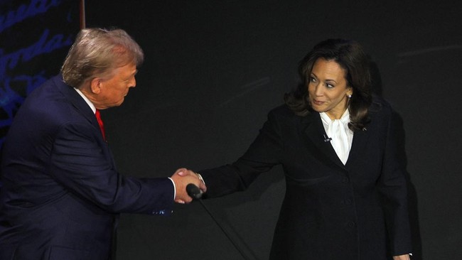 Calon Presiden Amerika Serikat dari Demokrat, Kamala Harris, menuding lawannya dari Partai Republik, Donald Trump, terkenal mengidolakan diktator dunia.