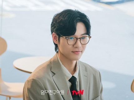10 Rekomendasi Drama Korea Yoon Ji On Terbaik, Jurnalis dan Ayah Muda di Love Next Door