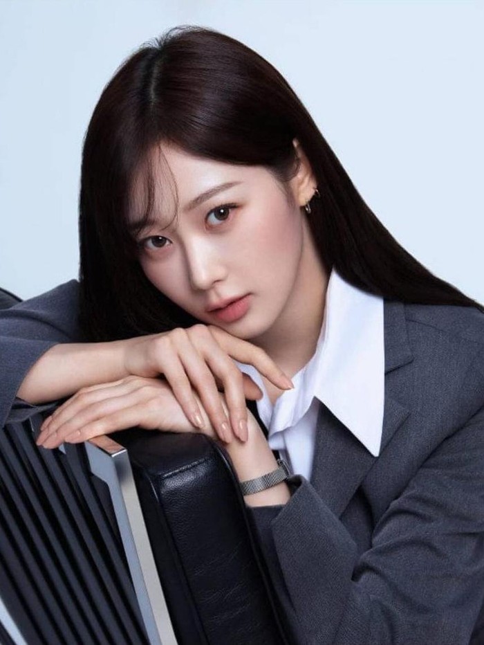 EITHER& menjadi brand kecantikan yang memilih Giselle sebagai muse pertamanya secara independen. Dalam upacara peresmian di Jepang, Giselle menunjukkan antusiasme dan kebahagiaannya atas penunjukan ini./Foto: Instagram.com/eitherand_jp