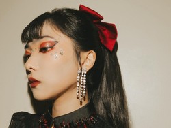 Isyana Sarasvati Merangkum Babak Penting Perjalanan Kreatifnya EKLEKTICON