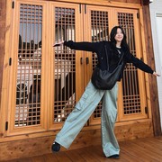 Get The Look: Inspirasi Gaya Sporty Pakai Cargo Pants dari Jisoo BLACKPINK