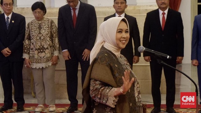 Presiden Jokowi mengangkat pejabat Bank Indonesia, Aida Suwandi Budiman, menjadi komisioner LPS di Istana Negara, Jakarta, Rabu (11/9).