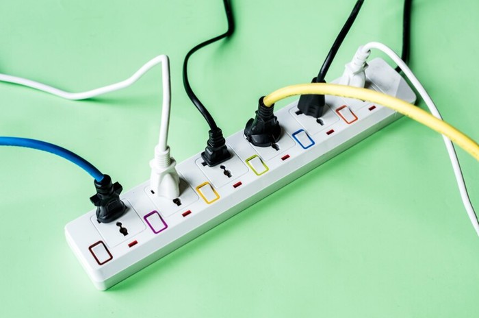 Kabel Elektronik Terus Tersambung/Foto: freepik.com/rawpixel.com