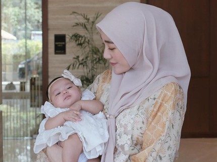 4 Tips Jitu ASI Melimpah ala Larissa Chou, Termasuk Jadi Busui yang Bahagia