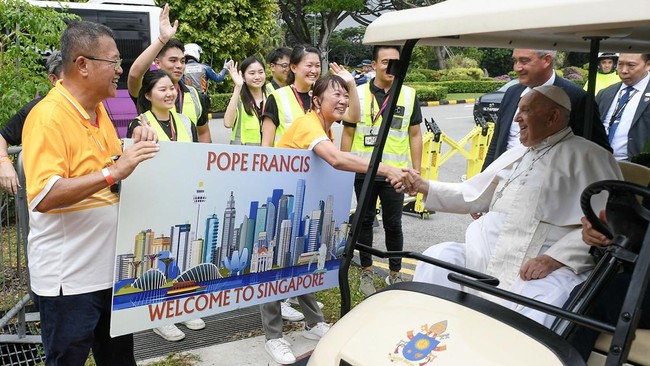 Pemimpin Gereja Katolik seluruh dunia Paus Fransiskus melakukan tur apostolik terakhirnya di Singapura pada hari ini, Rabu (11/9).