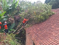 Hujan Deras Disertai Angin Kencang Terjang Ciamis, Sejumlah Rumah Rusak