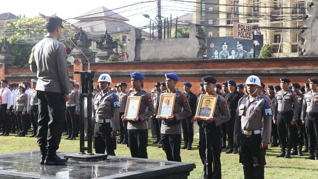Sebanyak 9 anggota polisi di Bali dipecat dengan tidak hormat karena melakukan tindakan kejahatan, perzinaan, penyalahgunaan narkotika.