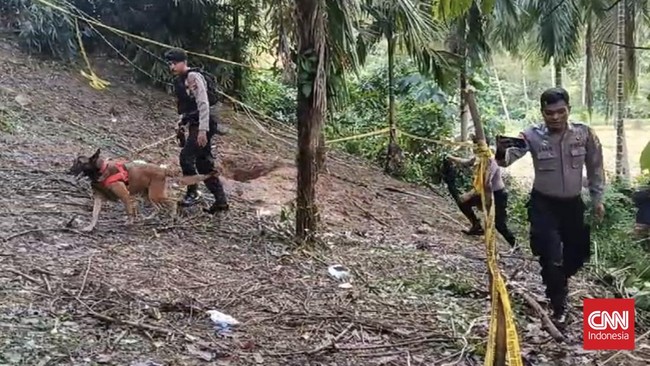 Polisi tetap memburu pelaku pembunuhan gadis penjual gorengan di Kayu Tanam, Pariaman, Sumatera Barat.