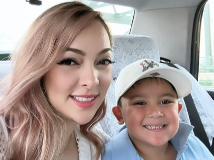 Jarang Tersorot, Intip 7 Potret Tampan Yoda Putra dr Reisa Brotoasmoro