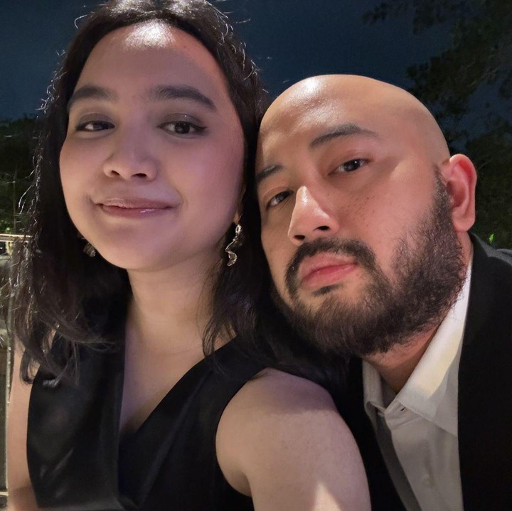 <p>"Pasangan favorit. Bahagia terus Manda dan suami," ungkap seorang netizen dengan emotikon hati. "Semoga selalu bahagia," kata netizen lainnya. (Foto: Instagram: @auroramanda95)</p>