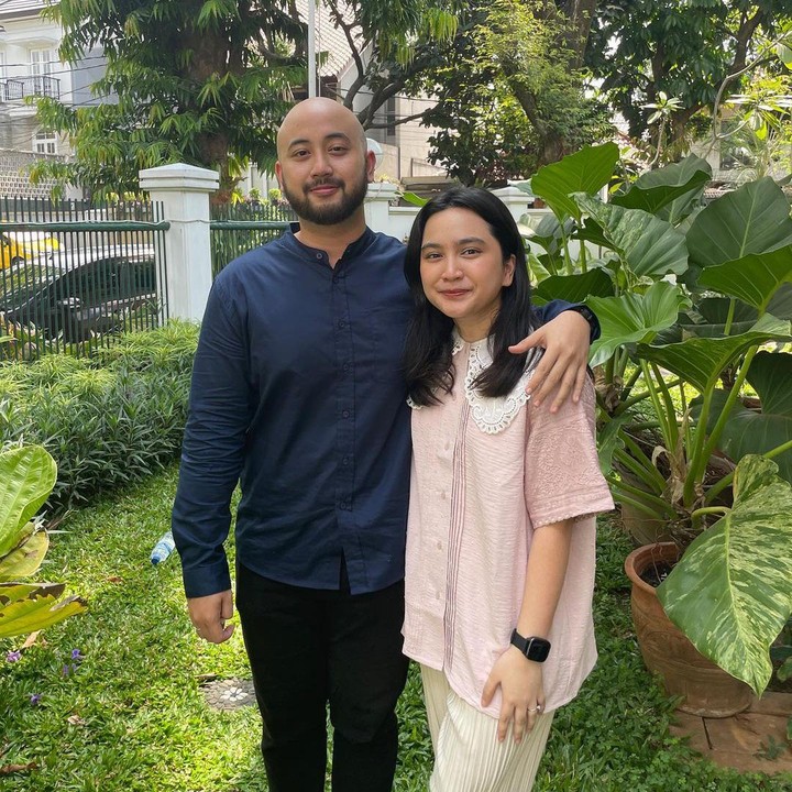 <p>Artis cantik Rachel Amanda menikah dengan Narawastu Indrapradna pada tahun 2022, Bunda. Setelah menikah, keduanya pun selalu terlihat mesra. (Foto: Instagram: @auroramanda95)</p>