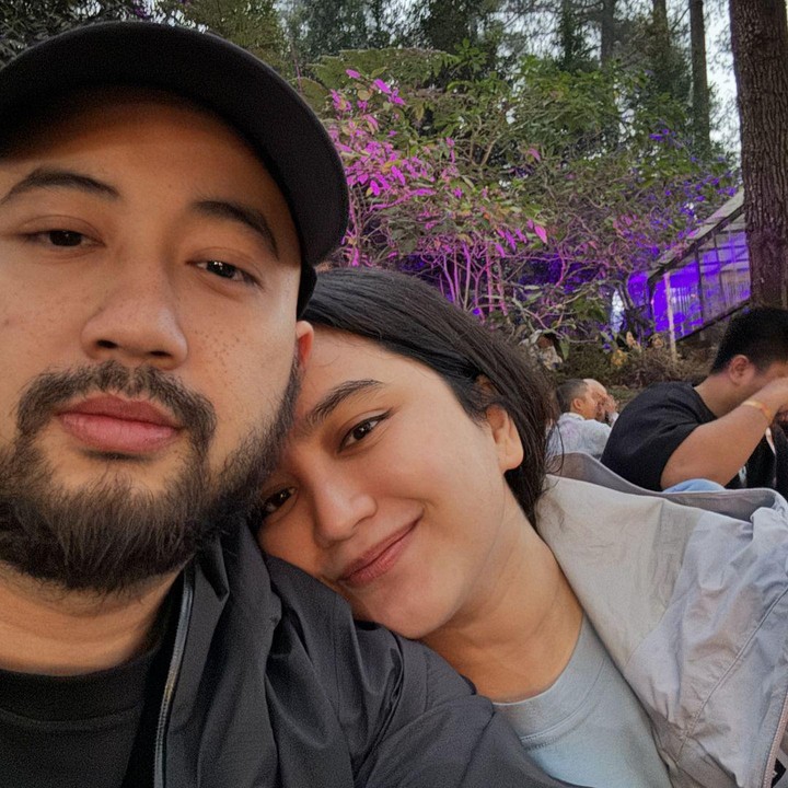 <p>Melihat dari akun media sosialnya, Rachel terlihat mengunggah momen kebersamaannya pada laman Instagram. Mereka sering mengumbar keromantisannya ke publik, lho. (Foto: Instagram: @auroramanda95)</p>