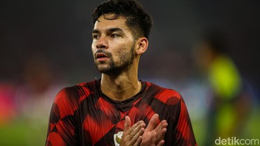 img-title Beri Ucapan Bismillah ke Rizky Ridho, Agama Sandy Walsh Jadi Sorotan
