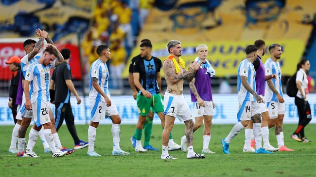Pemain dan pelatih Argentina menyuarakan kondisi yang disebut media seperti neraka setelah kalah dari Kolombia dalam laga Kualifikasi Piala Dunia 2026.