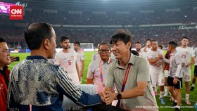 VIDEO: Jokowi Nonton Indonesia vs Australia, Puji Maarten Paes