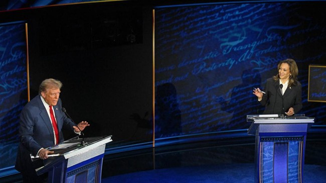 Wapres AS Kamala Harris langsung melancarkan sejumlah serangan di awal debat Pilpres AS 2024 yang sedang berlangsung.