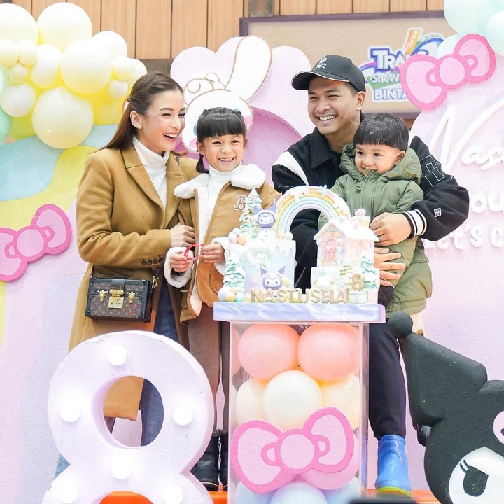 <p>Nastusha kini sudah berusia 8 tahun, Bunda. Untuk merayakannya, Chelsea dan Glenn menggelar pesta ulang tahun di tempat yang tak biasa. (Foto: Instagram @chelseaoliviaa)</p>